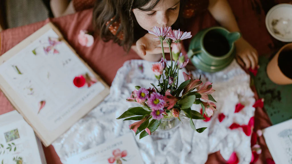 Teaching our Children to be Encouragers (+ free Valentine's Cards)
